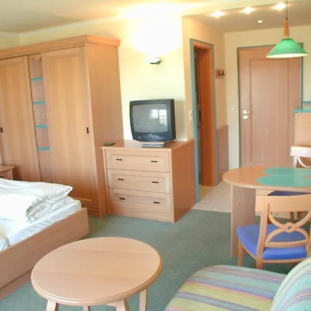 Kurhotel Wuerdinger Hof Bad Fussing Room photo