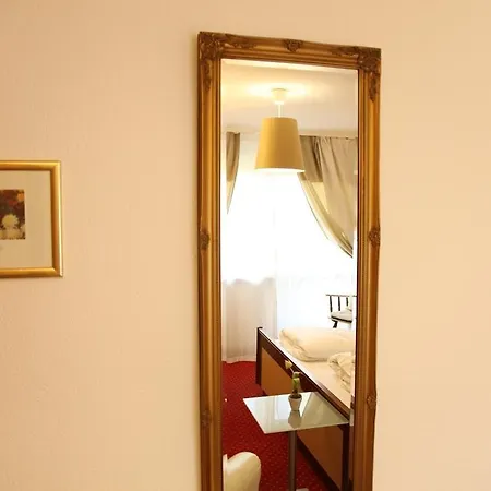 Kurhotel Wuerdinger Hof Bad Fussing Room photo