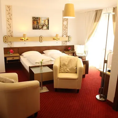 Kurhotel Wuerdinger Hof Bad Fussing Room photo